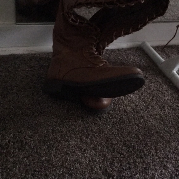 Large 👢 - Picture 3 of 3